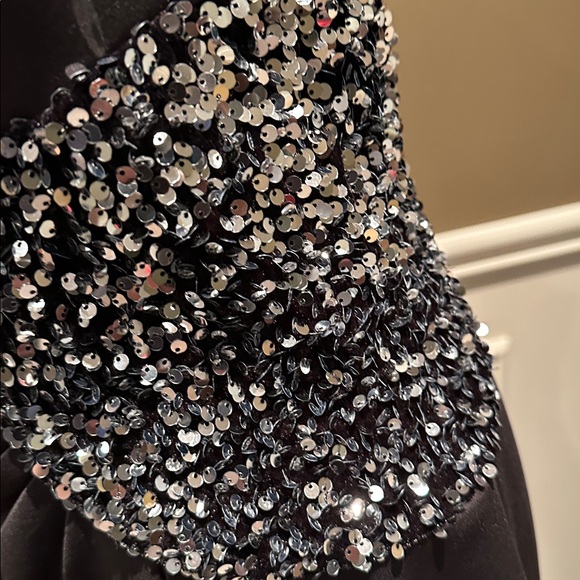 One Shoulder Sequins Detail Split Thigh Formal Dress - Picture 8 of 17